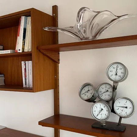 Au Design Retro Avec Ascenseur, Balcon Et Vue Panoramique